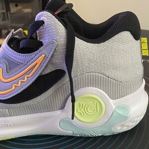 Brand new Nike KD Trey 5x size 12